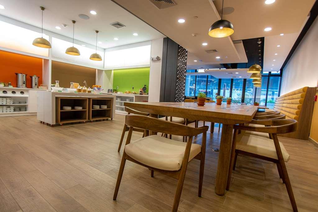 Hotel Hampton By Hilton Quito La Carolina Park Restaurant foto