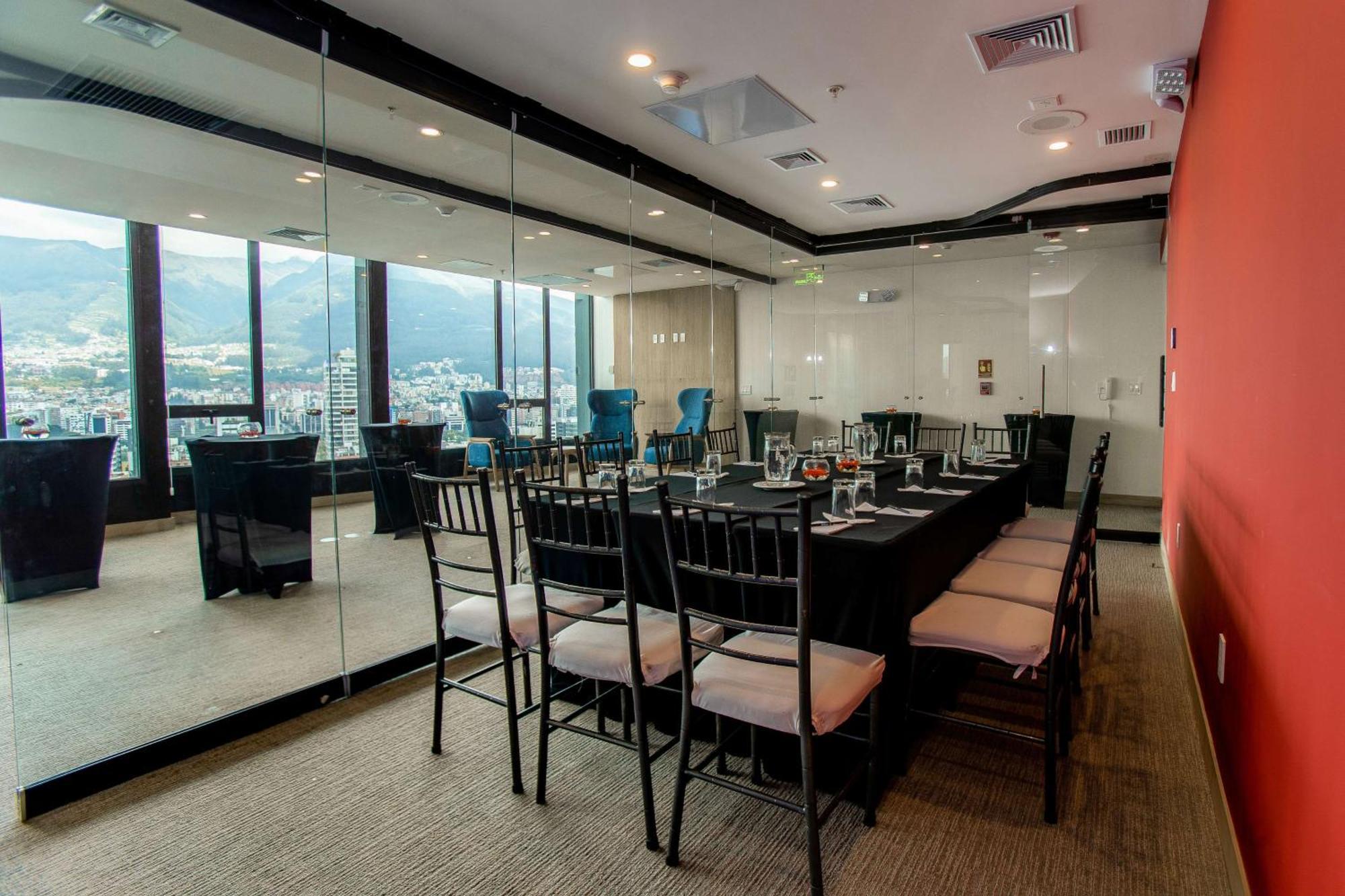 Hotel Hampton By Hilton Quito La Carolina Park Exterior foto