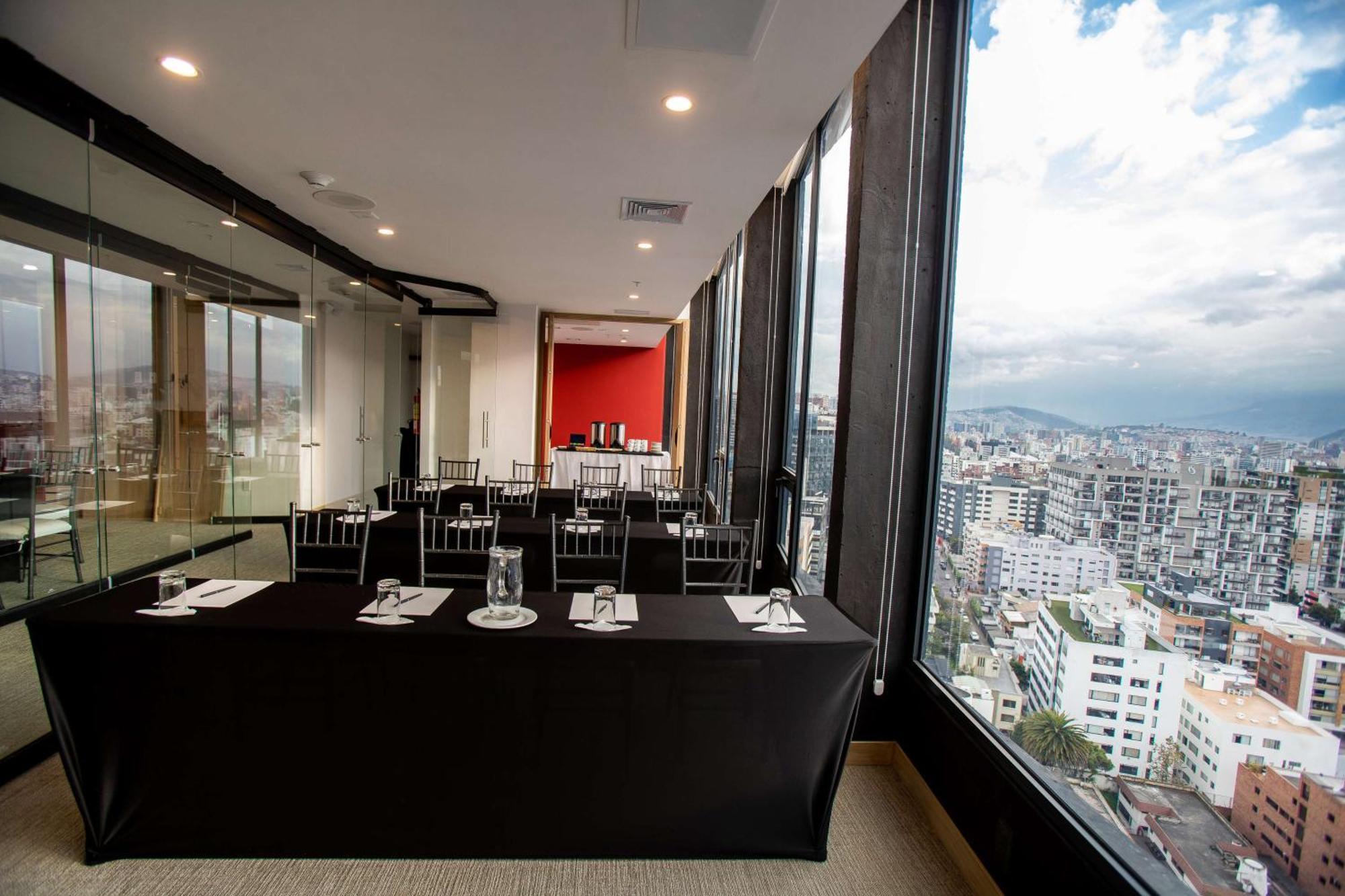 Hotel Hampton By Hilton Quito La Carolina Park Exterior foto