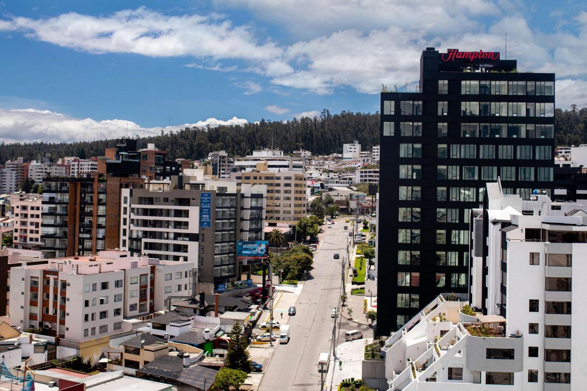 Hotel Hampton By Hilton Quito La Carolina Park Exterior foto